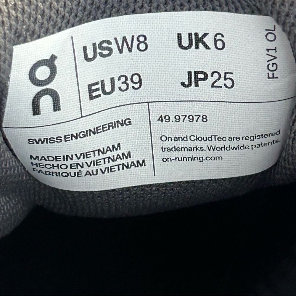 ON CLOUDAWAY asphalt ivory athle training shoes sneakers women’s 8 new in box - Picture 3 of 8